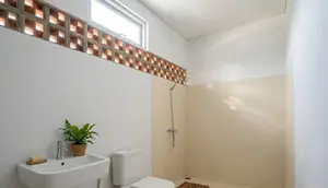 6 Desain Kamar Mandi Kecil yang Praktis Dibersihkan Setiap Hari, Rapi Tanpa Banyak Usaha