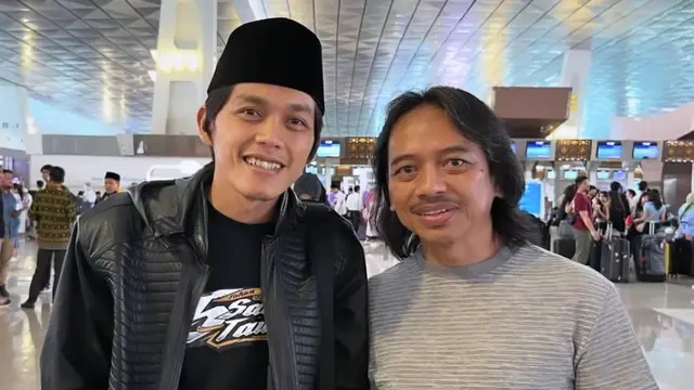 Gus Iqdam dan Dewa Budjana. (Foto: Dok. Instagram @iqdammuhammad_)