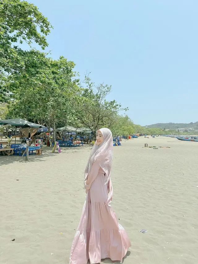 Larissa Chou dan Suami Bulan Madu