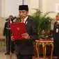 Presiden Joko Widodo atau Jokowi membacakan sumpah jabatan saat melantik anggota Dewan Pertimbangan Presiden (Wantimpres) di Istana Negara, Jakarta, Jumat (13/12/2019). Jokowi resmi melantik sembilan anggota Wantimpres. (Liputan6.com/Angga Yuniar)