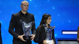 Penyerang berusia 23 tahun itu mengalahkan dua finalis lainnya: megabintang sepakbola Argentina Lionel Messi dan gelandang Man City Kevin de Bruyne. (AP Photo/Daniel Cole)