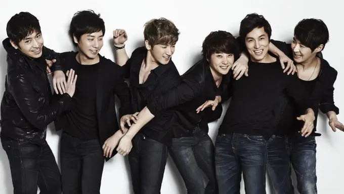 Shinhwa Rayakan Ulang Tahun yang ke 17 dengan Konser Spektakuler