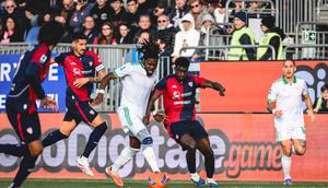 Gelandang AS Roma Manu Kone pada laga kontra Cagliari di ajang Liga Italia 2025/2026. (X/AS Roma)