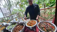 Jelang Ramadan, biasanya hotel akan menghidangkan sajian Timur Tengah untuk menu berbuka puasa. Namun di Tangerang, ada hotel yang justru menghadirkan menu khas rempah nusantara yang dihidangkan untuk para tamunya.