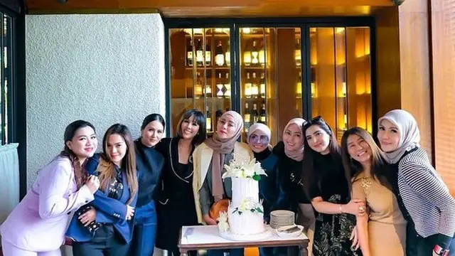 Dapat Kejutan dari Sahabat, Ini 7 Momen Ulang Tahun Olla Ramlan Ke-42
