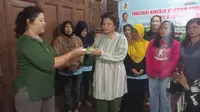 Potong tumpeng menutup acara evaluasi kinerja Perempuan Indonesia Maju dalam pemenangan Prabowo-Gibran. Foto: liputan6.com/ist