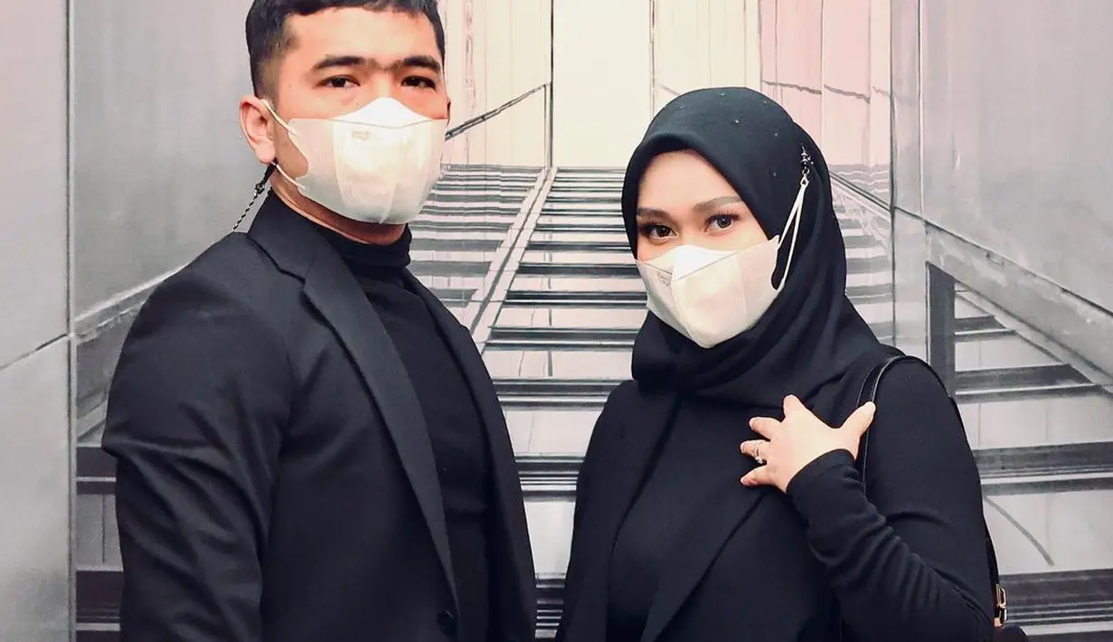 Meskipun ada sejumlah tas mewah yang dikenakannya, namun terlihat ia tidak memamerkannya, Dior,  Louis Vuitton, Burberry, menjadi brand yang kerap ia gunakan. (Foto: Instagram/ Septia Siregar)