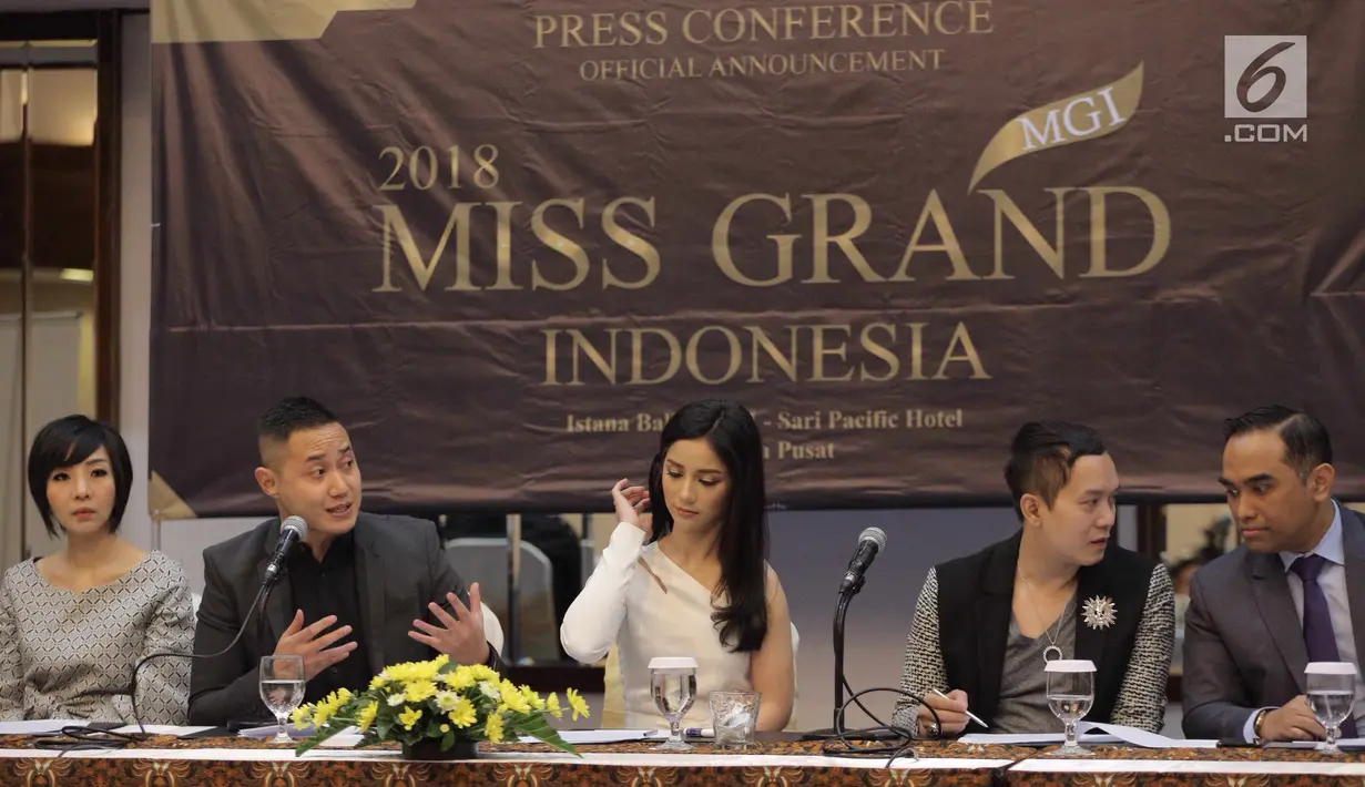 GM of Sales SCTV & Indosiar , Adamas Yudistira saat memberikan keterangan pers kontes kecantikan Miss Grand Indonesia 2018 di Jakarta, Jumat (6/7). Kontes kecantikan menampilkan wanita muda berkualitas pertama kali digelar. (Liputan6.com/Faizal Fanani)