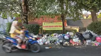 Sampah-sampah di daerah Kotagede, Kota Yogyakarta dibuang sembarangan imbas ditutupnya TPST Piyungan Rabu(29/8/2023). (Foto: Anugerah Ayu/Liputan6.com).