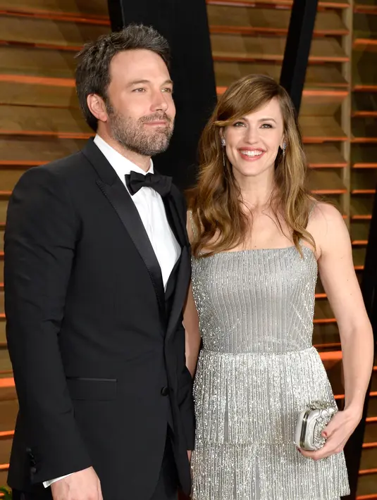 Ben Affleck dan Jennifer Garner yang terlibat cinta lokasi saat keduanya bermain di film 'Pearl Harbour’ pada 2001. Mereka kemudian menikah pada tahun 2005 dan dikaruniai tiga orang anak. (AFP/Bintang.com)