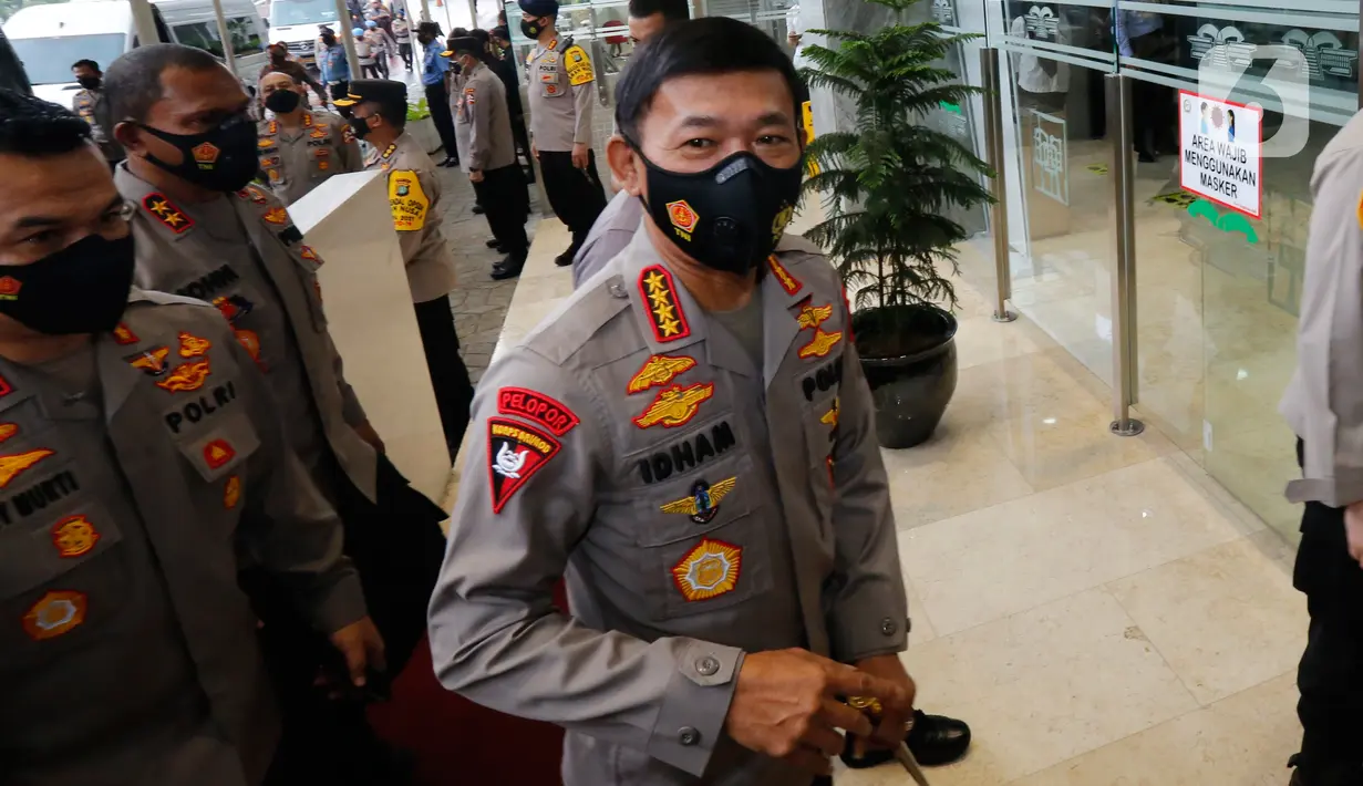 Kapolri Jenderal Idham Azis mendatangi Gedung Nusantara II DPR, Kompleks Parlemen, Senayan, Jakarta, Rabu (20/1/2021). Idham Azis mengantar Komjen Listyo Sigit Prabowo menjalani uji kelayakan dan kepatutan atau fit and proper test calon Kapolri di Komisi III DPR RI. (Liputan6.com/Angga Yuniar)