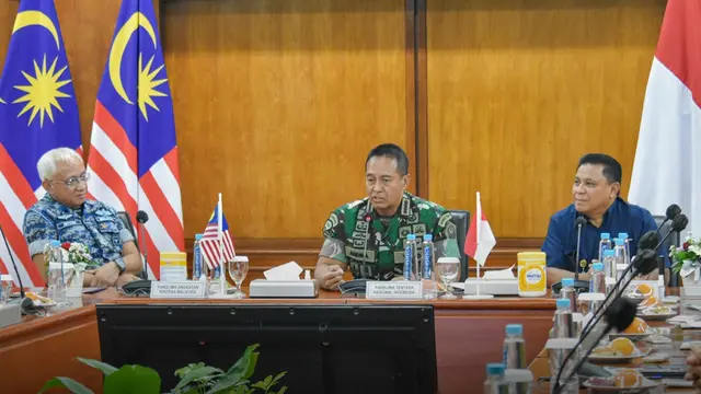 Panglima Angkatan Tentera Malaysia (ATM) Jenderal Tan Sri Dato' Sri Haji Affendi Bin Buang mengunjungi PT Pindad. Foto: Pindad