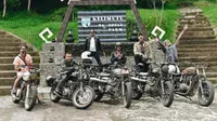 Touring menggunakan motor kustom bertajuk 'Romancing The Journey' menuju Timur Indonesia.