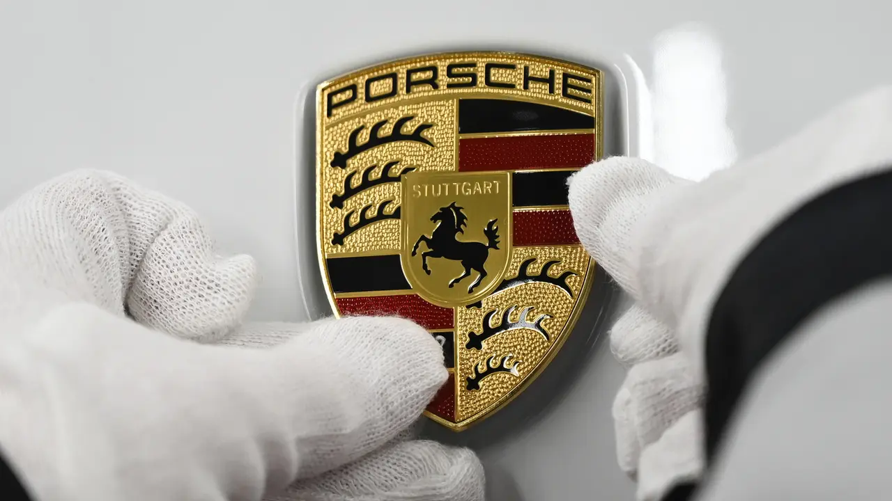 Intip Pembuatan Mobil Listrik Pertama Porsche