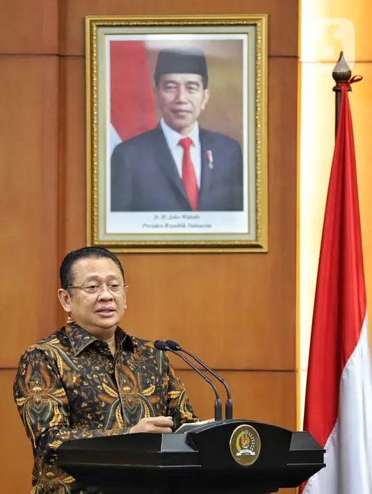 Ketua Majelis Permusyawaratan Rakyat (MPR) Bambang Soesatyo memberikan sambutan pada Focus Group Discussion (FGD) bekerjasama dengan Brain Society Centre di Ruang Delegasi Lantai 2 Gedung Nusantara IV MPR, Jakarta, Kamis (1/12/2022). Diskusi tersebut bertema "Kebijakan Bank Tanah Dalam Perspektif Konsep dan Implementasi Untuk Mewujudkan Keadilan Sosial Berdasarkan UUD 1945." (Liputan6.com/Angga Yuniar)