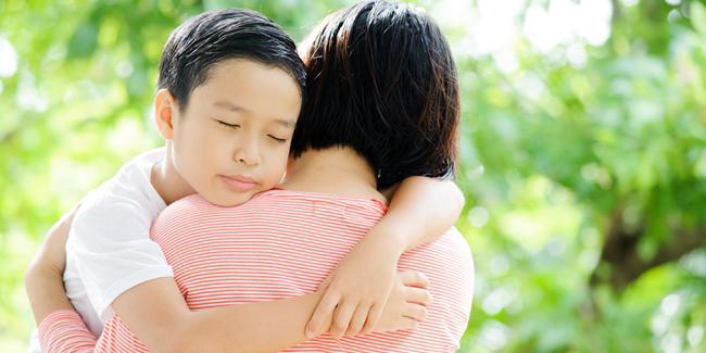 Pelukan baik untuk kesehatan mental anak./Copyright shutterstock.com