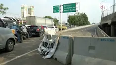 Pemprov DKI Jakarta akhirnya menutup flyover Cengkareng. Penutupan terkait retaknya beberapa bagian jembatan yang mengalami keretakan. penutupan membuat lalu lintas macet