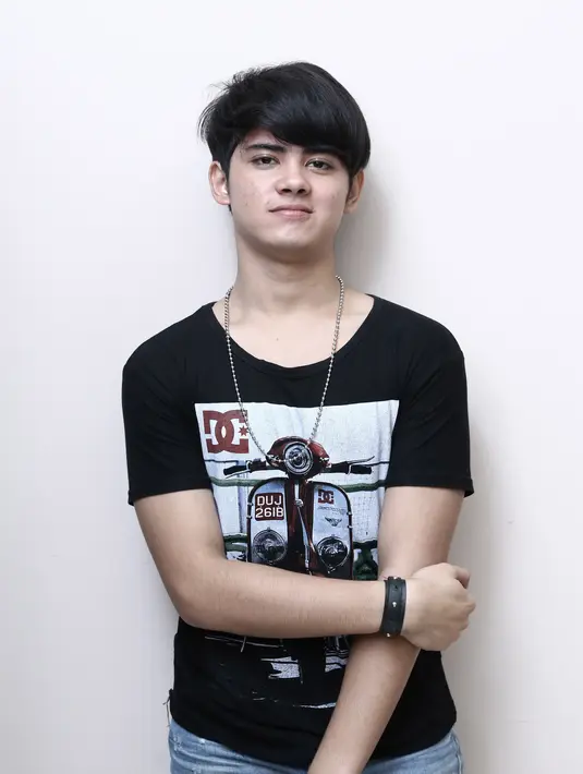 Menurut Ali keberhasilannya di dunia hiburan tidak lepas dari dukungan penggemarnya yang selalu ada bersamanya, baik yang selalu mendukung di media sosial maupun datang langsung ke lokasi syuting. (Galih W. Satria/Bintang.com)