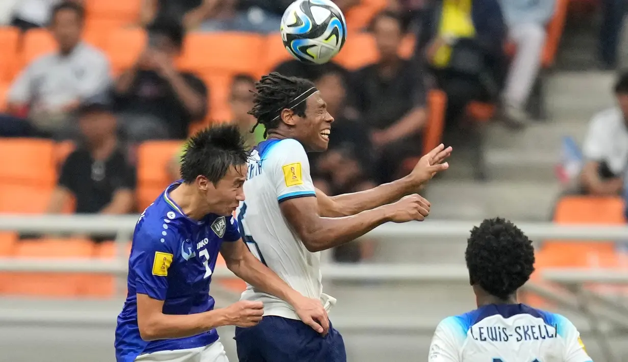 Timnas Uzbekistan U-17 langsung tampil menyerang dan unggul di menit awal pertandingan. (AP Photo/Dita Alangkara)