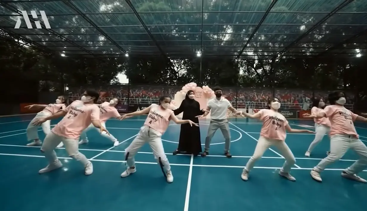 Aurel Hermansyah dan Atta Halilintar (Youtube/AH)