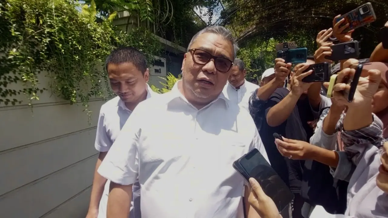 Ketua Harian DPP PSI Ahmad Ali bersilaturahmi dengan Presiden ke-7 RI Joko Widodo atau Jokowi kediaman pribadinya di Solo pada Minggu (28/9/2025).