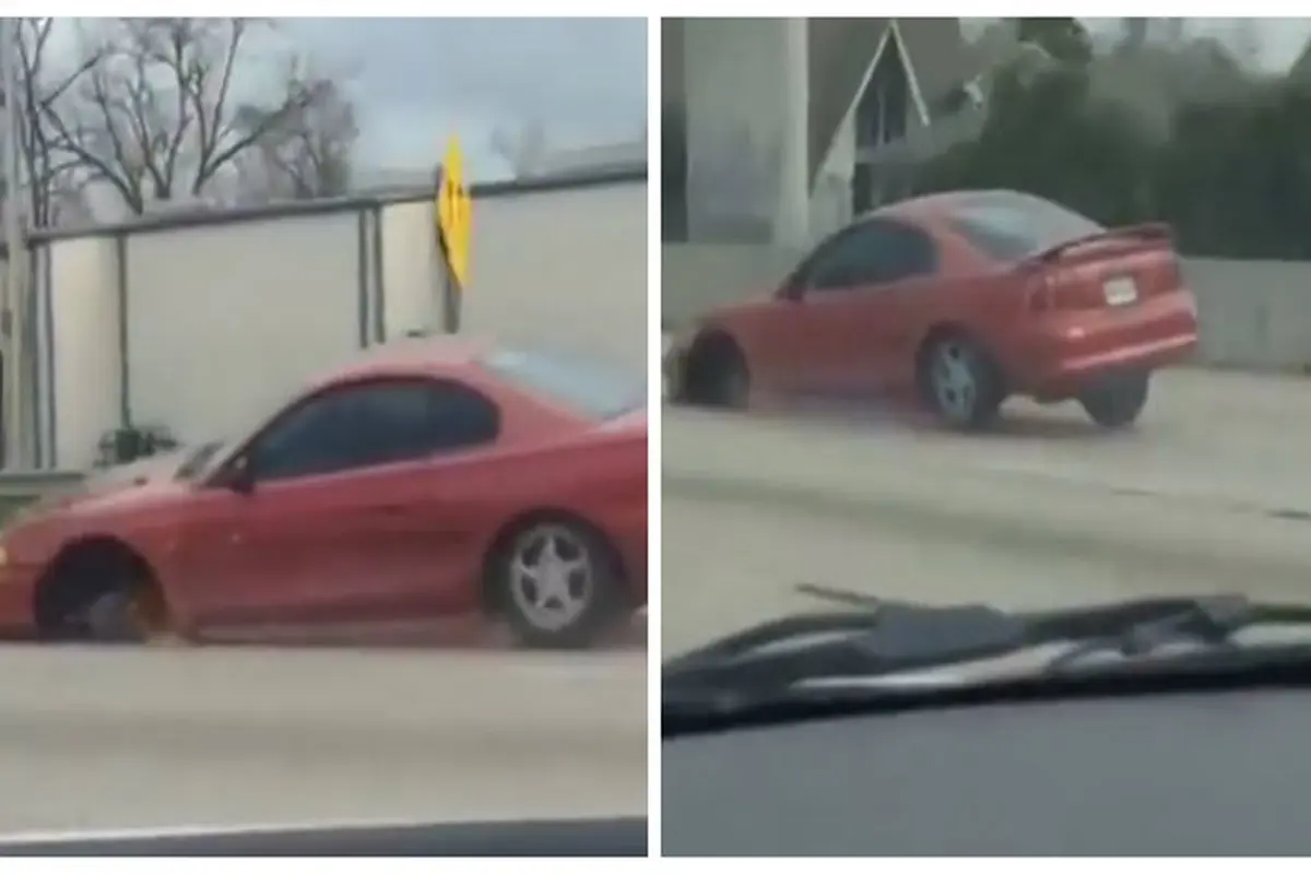 [OTO-News] Pengemudi Ini Ngebut Pakai Ford Mustang Tanpa Roda 