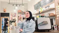 Gaya hijab kasual Wanda Hamidah (Instagram @wanda_hamidah)