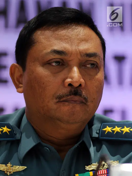 KSAL Laksamana TNI Siwi Sukma Adji mengikuti jumpa pers disela Rapim di Jakarta, Rabu (16/1). Rapim mengambil tema "Pertahanan Negara Yang Tangguh Untuk Menjaga Kedaulatan Dan Keutuhan Wilayah NKRI Serta Keselamatan Bangsa". (Liputan6.com/JohanTallo)