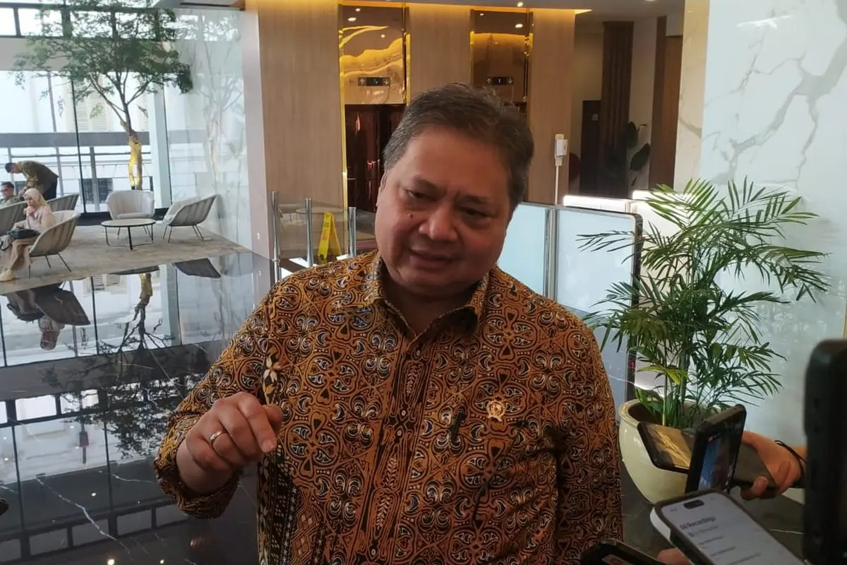 Menteri Koordinator Bidang Perekonomian Airlangga Hartarto, di kantor Kementerian Perekonomian, di Jakarta, Rabu (29/5/2024). Menko Airlangga bercerita mengenai tambahan PSN baru salah satunya BSD. (Tira/Liputan6.com)