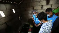 PLN dan Kemenko Perekonomian meninjau langsung penerima manfaat kompor induksi di Denpasar, Bali.