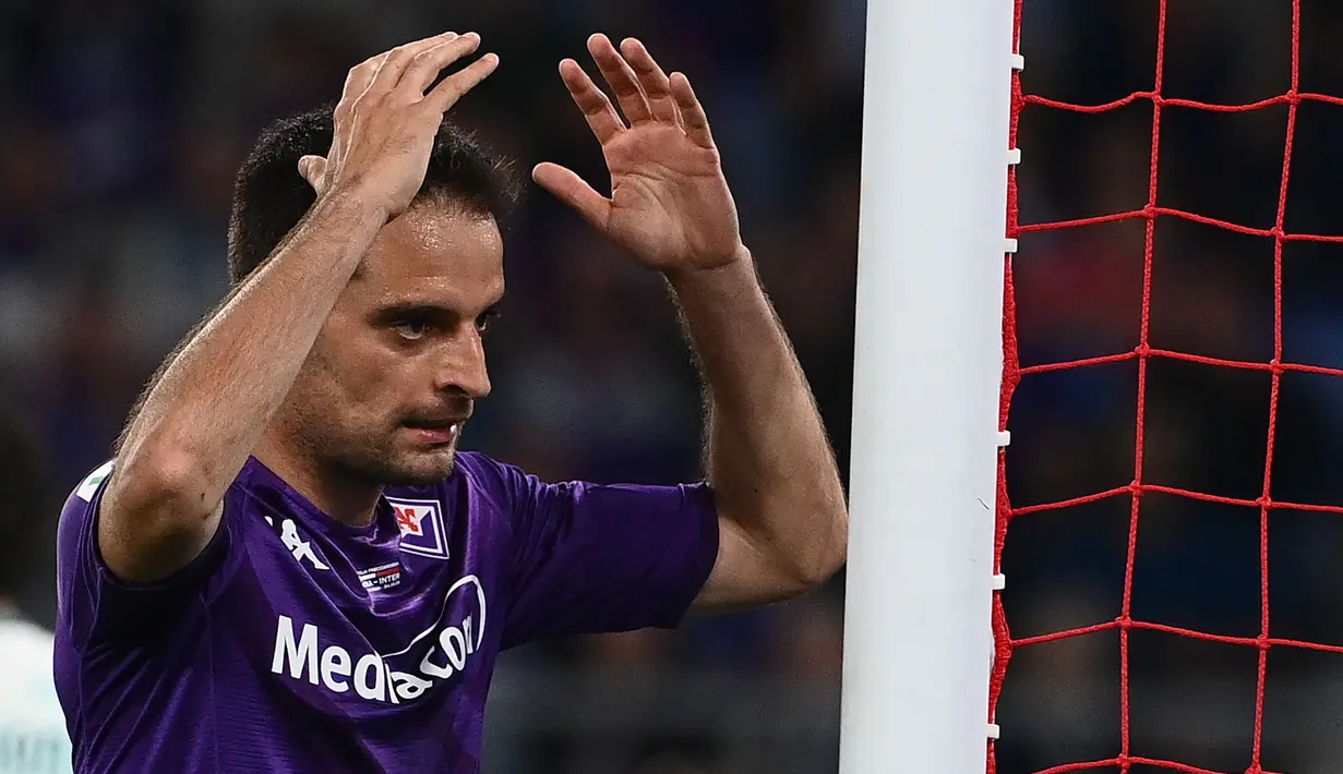Giacomo Bonaventura yang kini berusia 34 tahun dan tengah menjalani musim keempat bersama Fiorentina tercatat telah bermain sebanyak 352 laga di Serie A Liga Italia hingga kini. Selain Fiorentina yang dibelanya sejak 2020/2021, sebelumnya ia juga pernah berseragam Atalanta dan AC Milan mulai 2007/2008 hingga 2019/2020. (AFP/Isabella Bonotto)