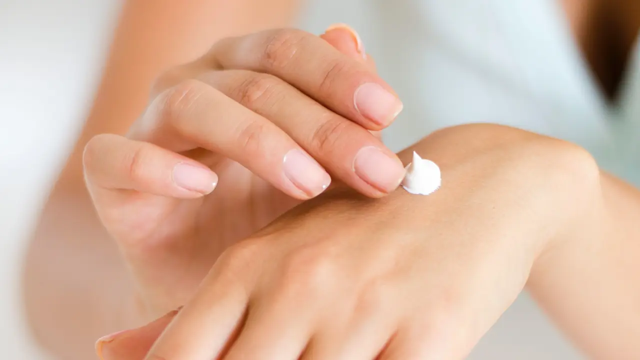 Kenali Beda Sunblock dan Sunscreen, Mana yang Harus Kamu Pilih?