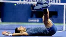 Petenis Serbia, Novak Djokovic berselebrasi usai mengalahkan Juan Martin del Potro (Argentina) pada partai final AS Terbuka  2018 di New York, Minggu (9/9). Mantan petenis nomor satu Novak Djokovic keluar sebagai juara AS Terbuka 2018. (AP/Andres Kudacki)