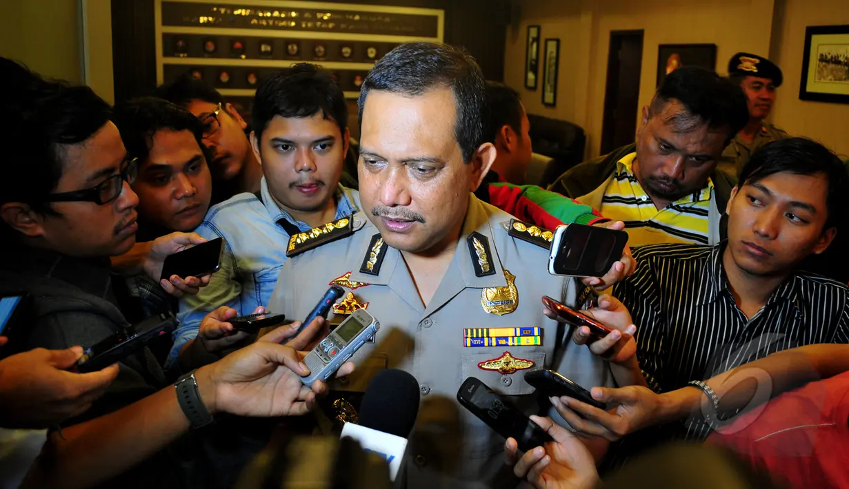 Kabagpenum Mabes Polri, Rikwanto memberikan keterangan kepada wartawan di Mabes Polri, Jakarta, Kamis (9/4/2015). Uang palsu tersebut diperoleh dari empat tersangka yang ditangkap di wilayah Bogor.(Liputan6.com/Yoppy Renato)