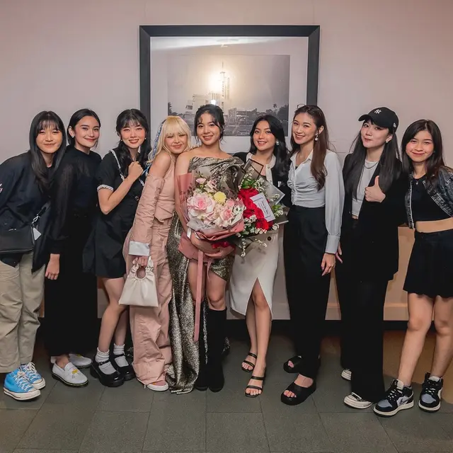 Tampil Anggun, Ini 6 Potret Zee JKT48 dalam Gala Premier Debut Filmnya