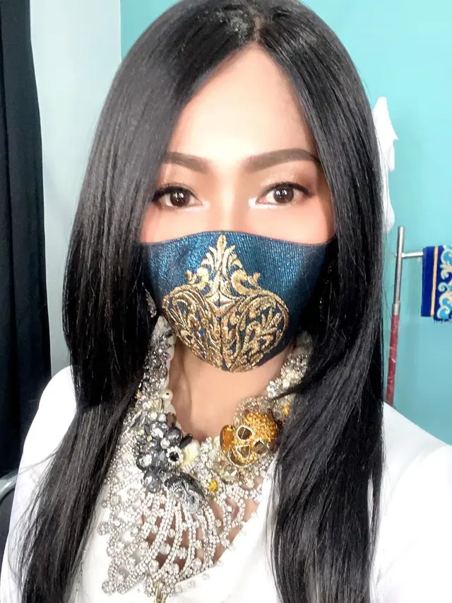 Sering Ganti Model Rambut, Ini 6 Gaya Inul Daratista dengan Wig Berwarna Hitam