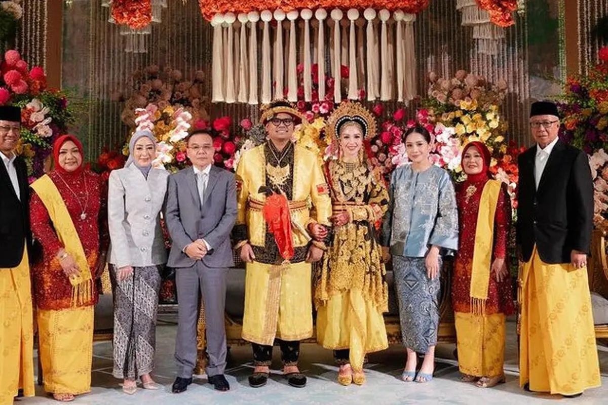 OOTD Ibu Pejabat hingga Istri Pejabat saat Kondangan ke Pernikahan Wakil Ketua MPR RI