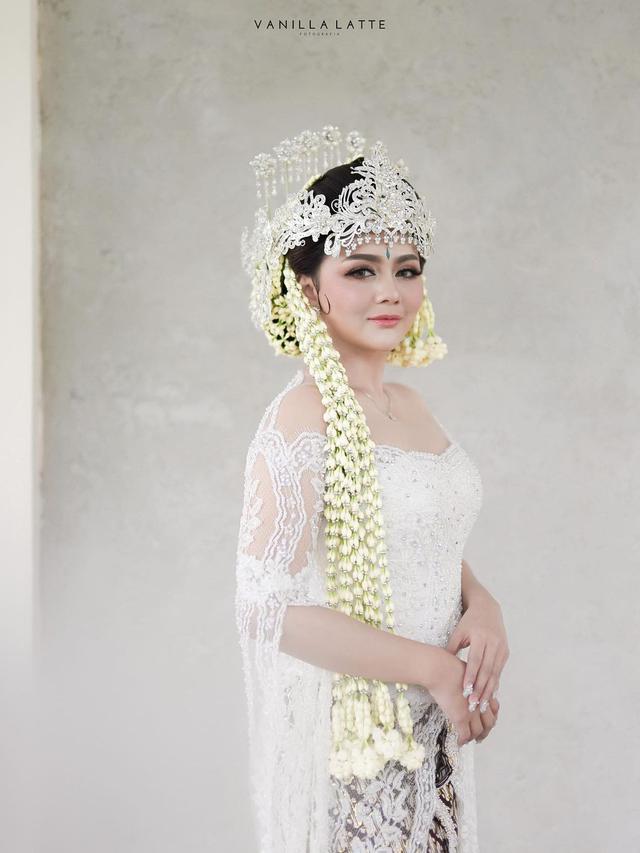 7 Potret Pernikahan Jenita Janet dengan Pengusaha Danu Sofwan