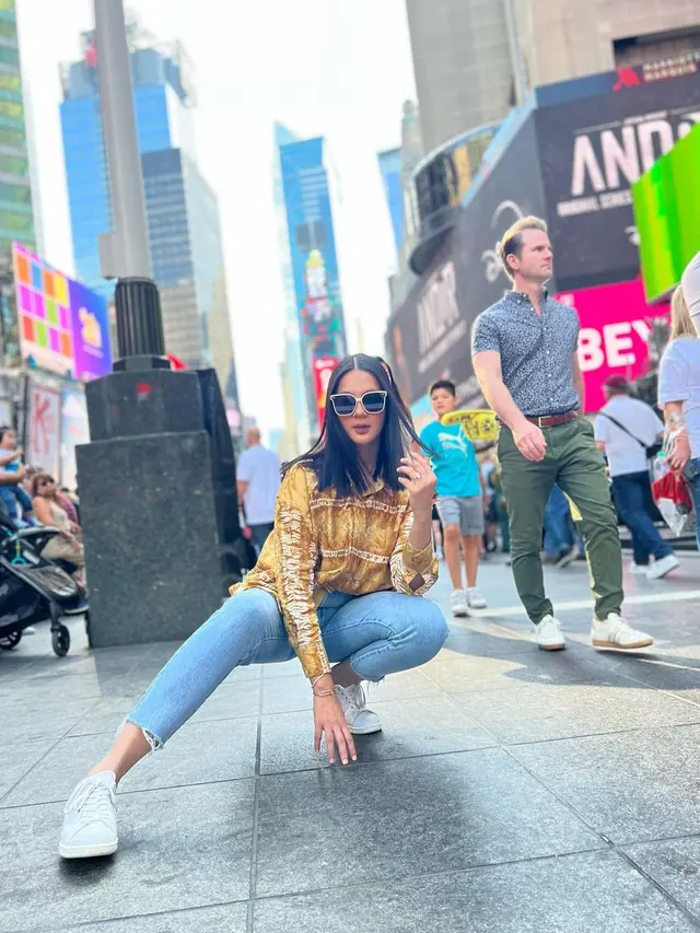 8 Potret Street Style Paula Verhoeven saat di Amerika, Curi Perhatian