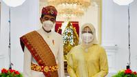 Presiden Joko Widodo dan Ibu Hj. Iriana Joko Widodo melakukan foto saat menghadiri peringatan HUT ke-76 RI di Istana Merdeka, Selasa (17/8/2021). (Foto: Laily Rachev-Biro Pers Sekretariat Presiden)