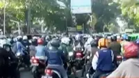Lalu lintas di kota Bogor lumpuh akibat uji coba satu arah. Sementara itu, kampung anggrek jadi wisata edukasi pelajar.