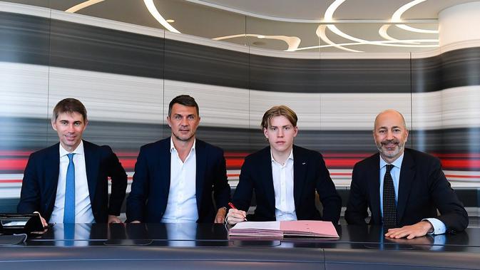 Jens Petter Hauge telah menandantangani kontrak dengan AC Milan hingga Juni 2025. (foto: Instagram @acmilan)
