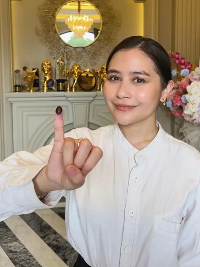 Prilly Latuconsina nyoblos (Instagram/prillylatuconsina96)