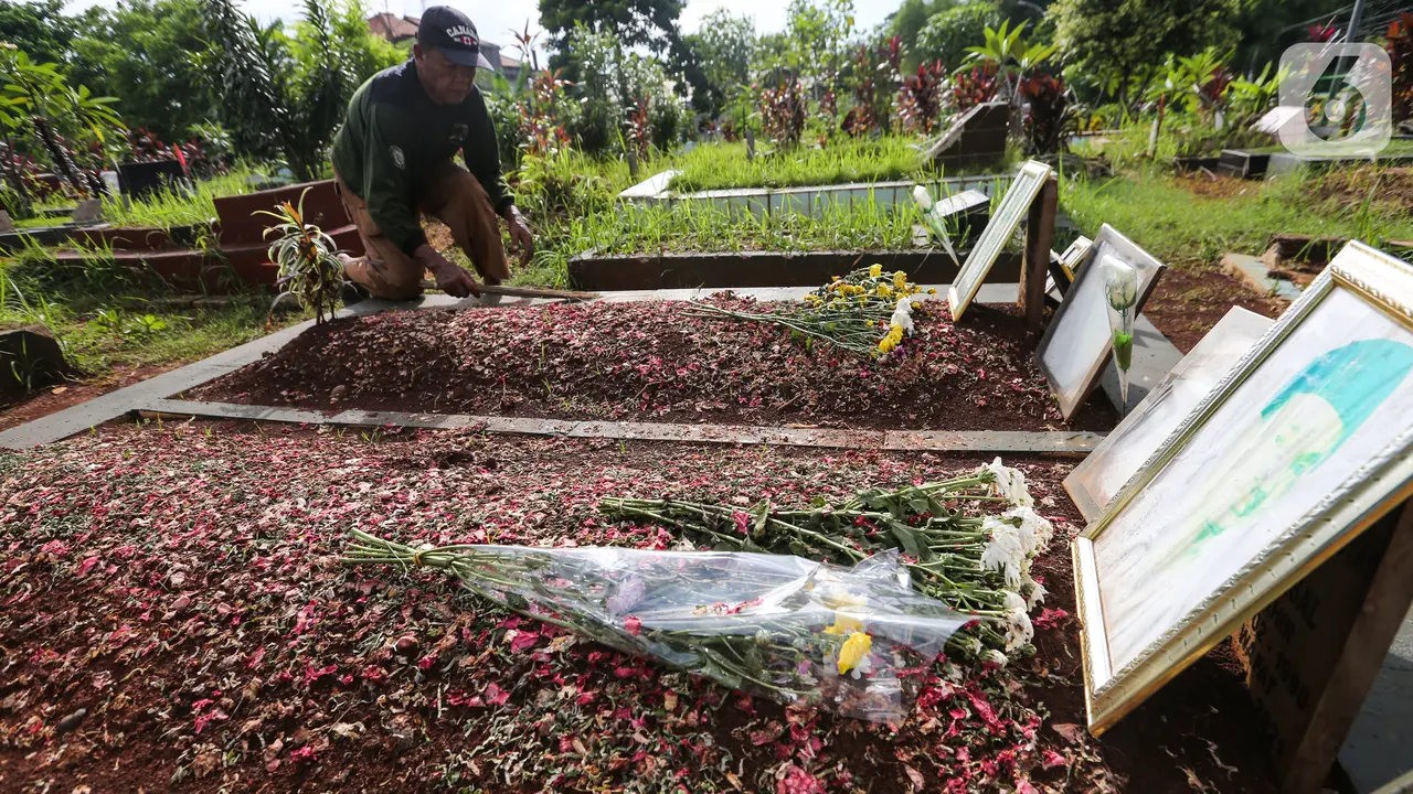 Rencana Dipindahkan, Begini Penampakan Makam Vanessa Angel dan Bibi