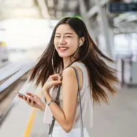 ilustrasi perempuan bahagia/TZIDO SUN/Shutterstock