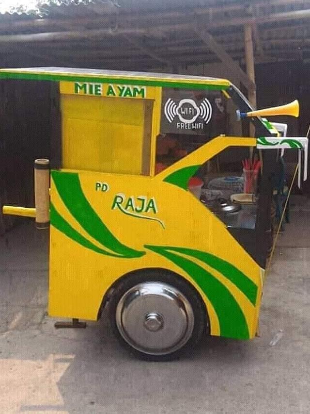 6 Gerobak Jualan Ini Bentuknya Nyeleneh Banget, Pembeli Tepuk Jidat