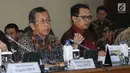 Ketua BPK Moermahadi Soerja Djanegara (kiri) jelang rapat koordinasi dengan Pansus Angket KPK di Gedung BPK RI, Jakarta, Selasa (4/7). Pertemuan tersebut berlangsung tertutup. (Liputan6.com/Helmi Fithriansyah)