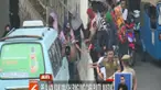 Pejalan kaki juga terlihat lebih ramai di bawah ketimbang di atas skybridge. Kebanyakan mereka mengaku masih bingung mencari akses jalan.