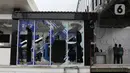 Kondisi halte transjakarta Senen yang masih tahap penyelesaian, Jakarta, Jumat (9/10/2020). Unjuk rasa menentang disahkannya Omnibus Law UU Cipta Kerja berujung aksi anarkis merusak berbagai fasilitas umum pada Kamis malam (8/10). (Liputan6.com/Helmi Fithriansyah)