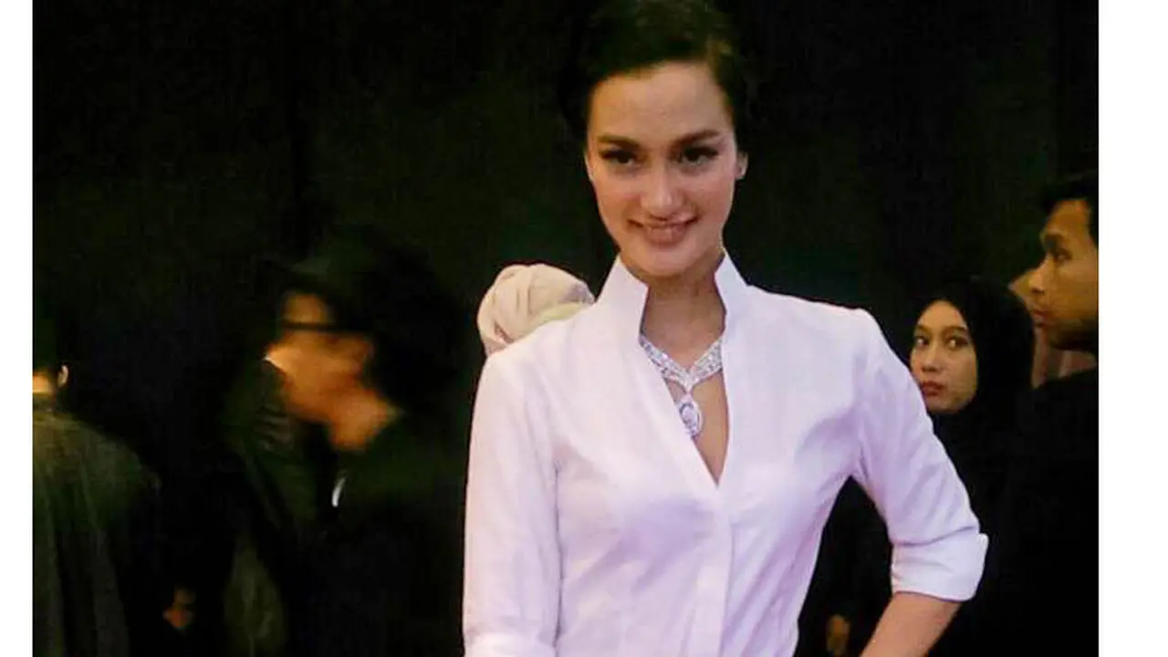 Atiqah Hasiholan